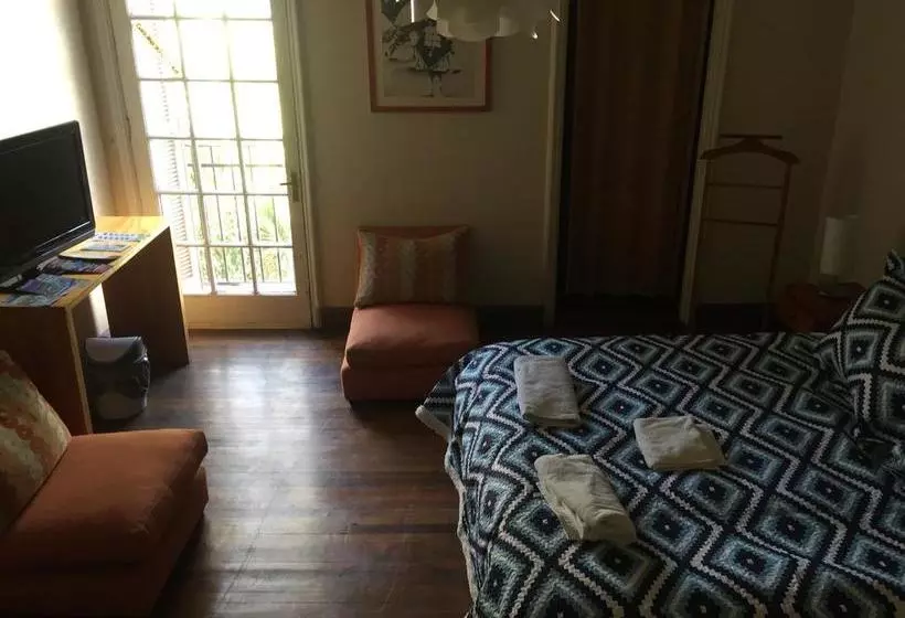 هتل Newen Kara Hostel