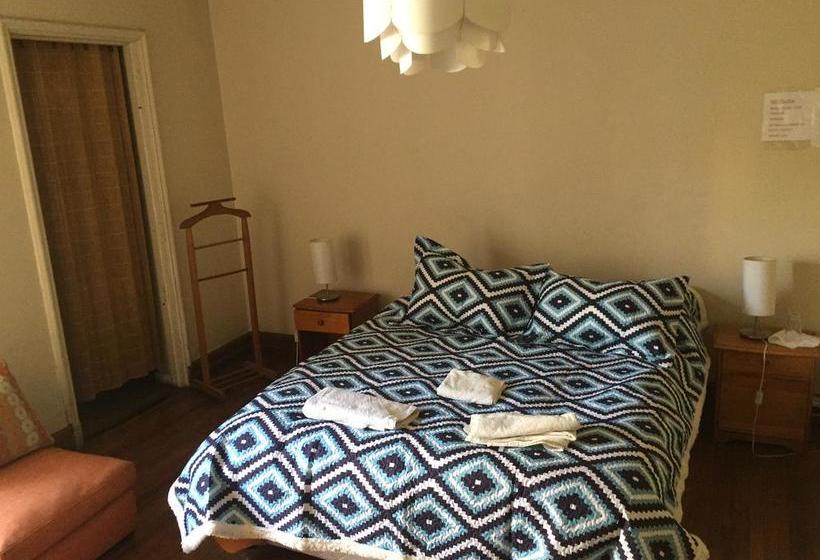 هتل Newen Kara Hostel