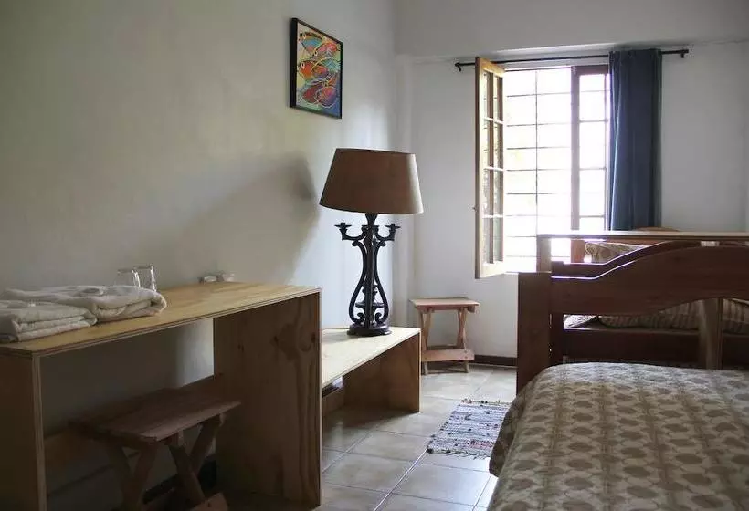 هتل Newen Kara Hostel