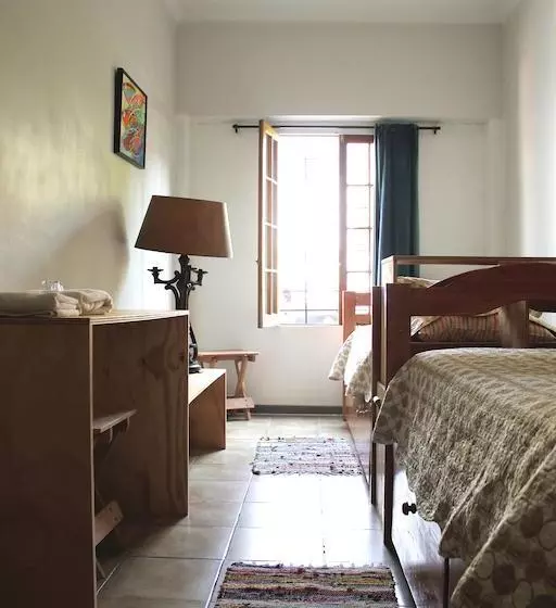 هتل Newen Kara Hostel