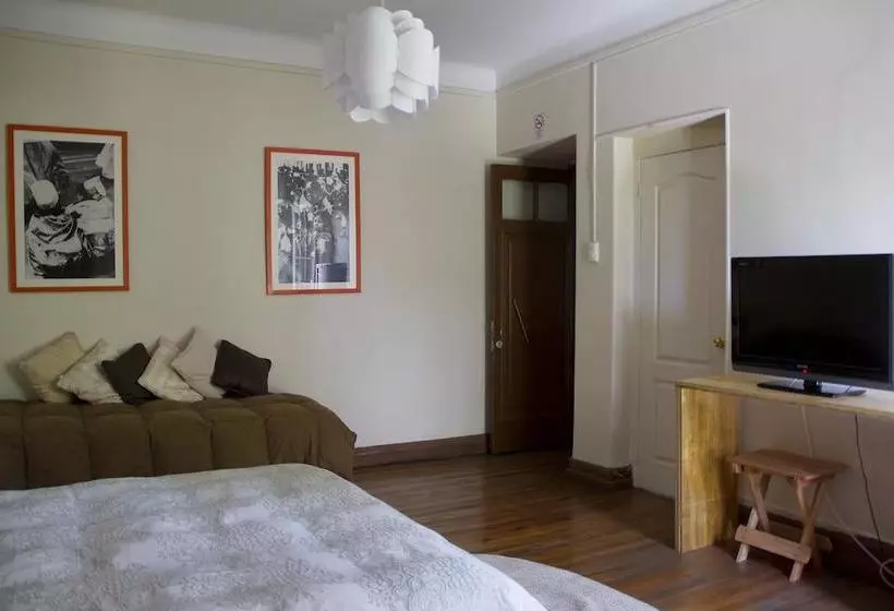 هتل Newen Kara Hostel