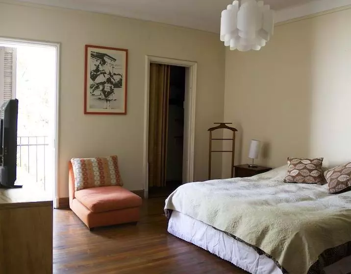 هتل Newen Kara Hostel