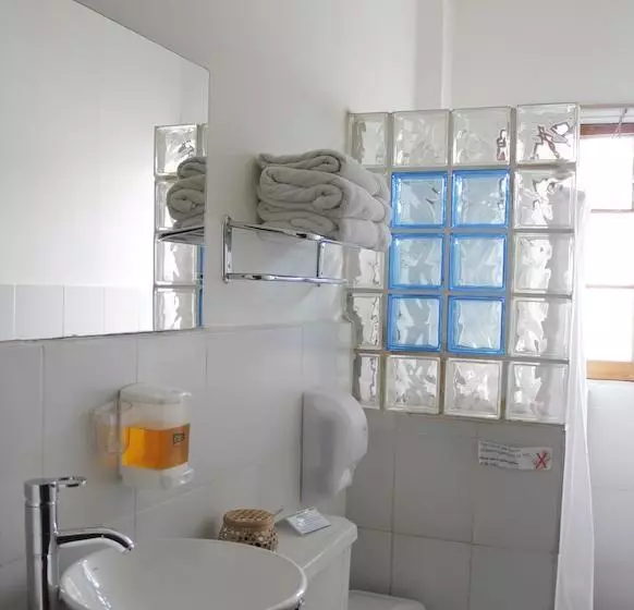 هتل Newen Kara Hostel