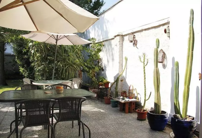 هتل Newen Kara Hostel