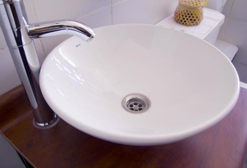 هتل Newen Kara Hostel