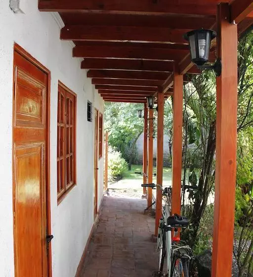 هتل Newen Kara Hostel
