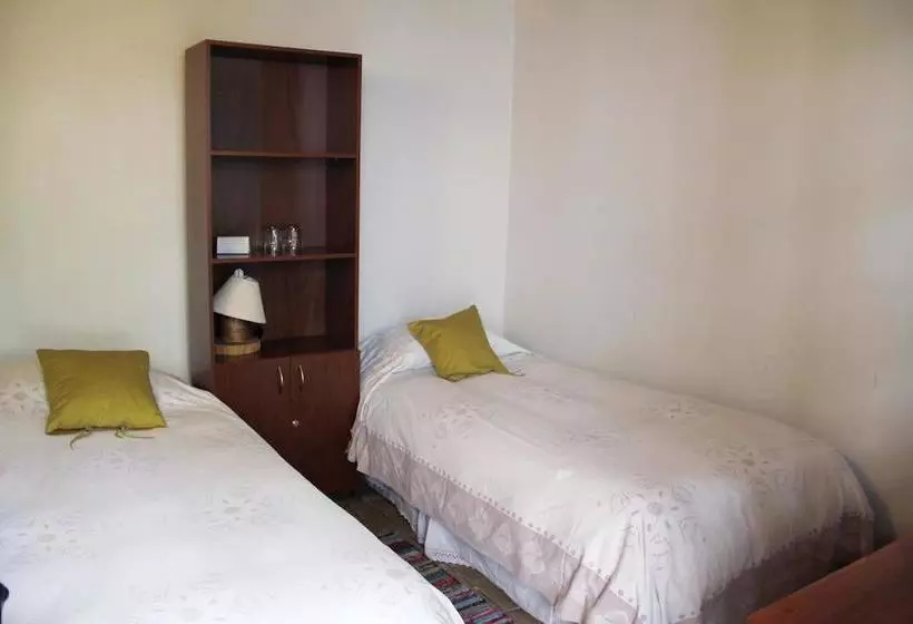 هتل Newen Kara Hostel