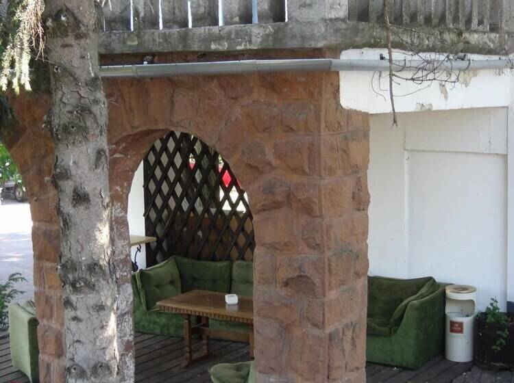 Отель Viktória