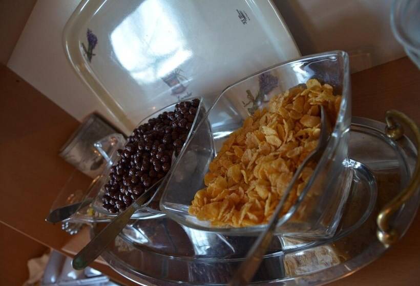 Отель Viktória