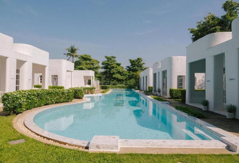 هتل Villa La Flora Kanchanaburi