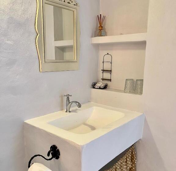 هتل Villa La Flora Kanchanaburi