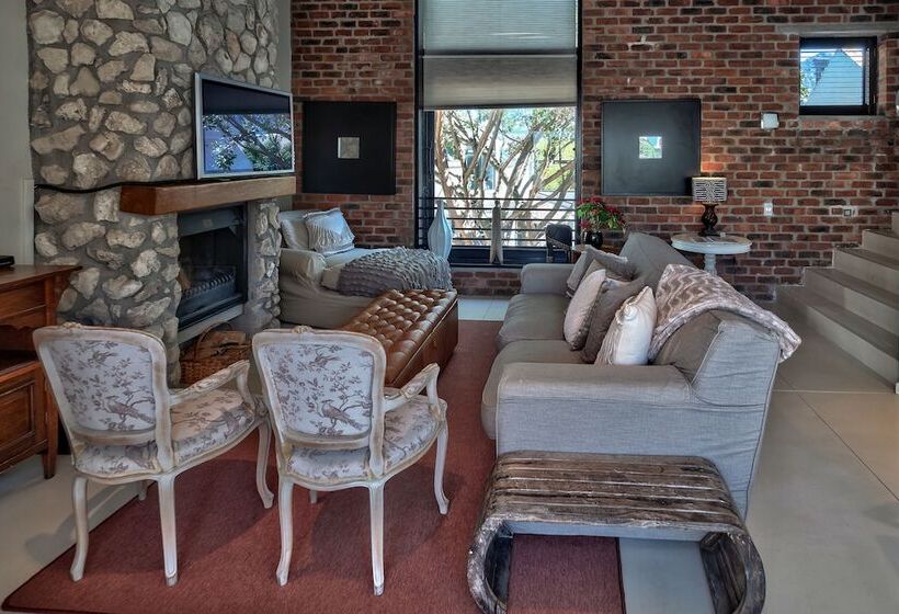 Los Olivos At The Yard