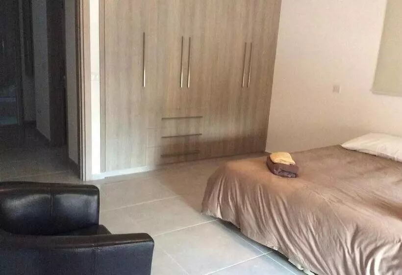 Niro Apartments