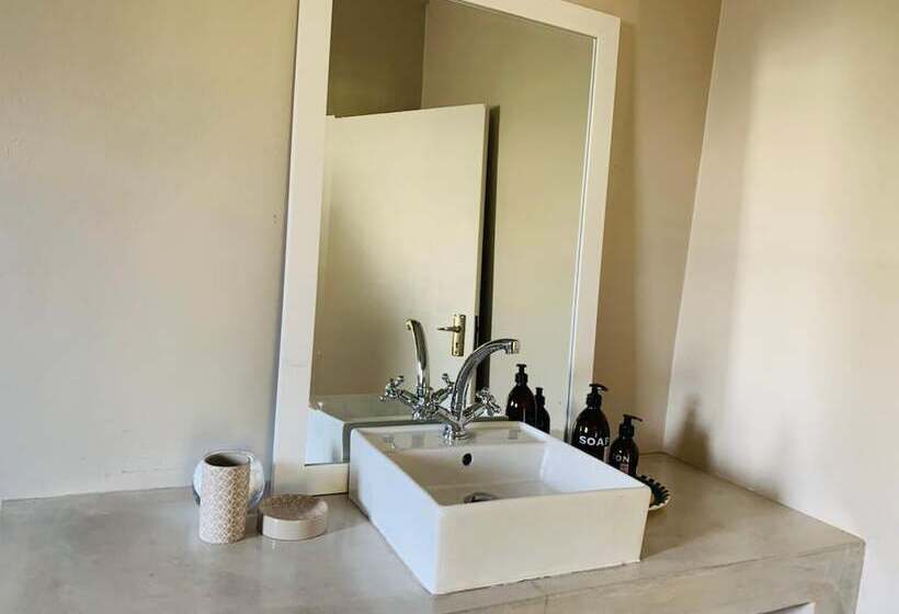 פנסיון Eight On Tuin