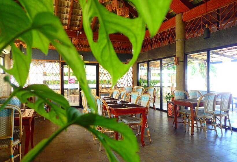 אתר נופש Aozora Seaside Mactan