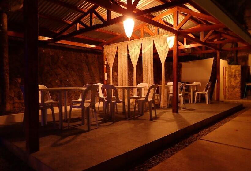 אתר נופש Aozora Seaside Mactan