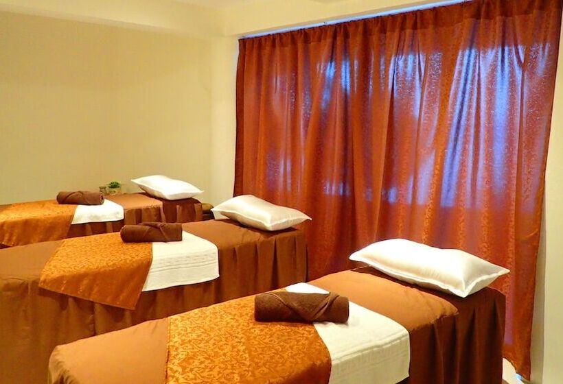 אתר נופש Aozora Seaside Mactan