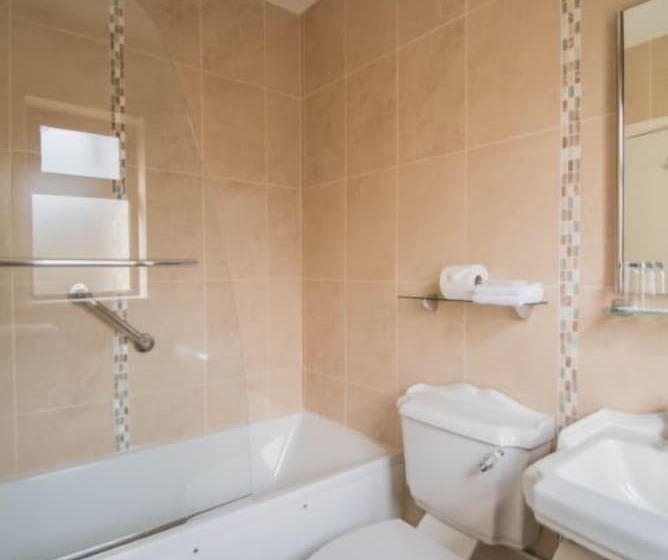 צימר Hazelwood Lodge