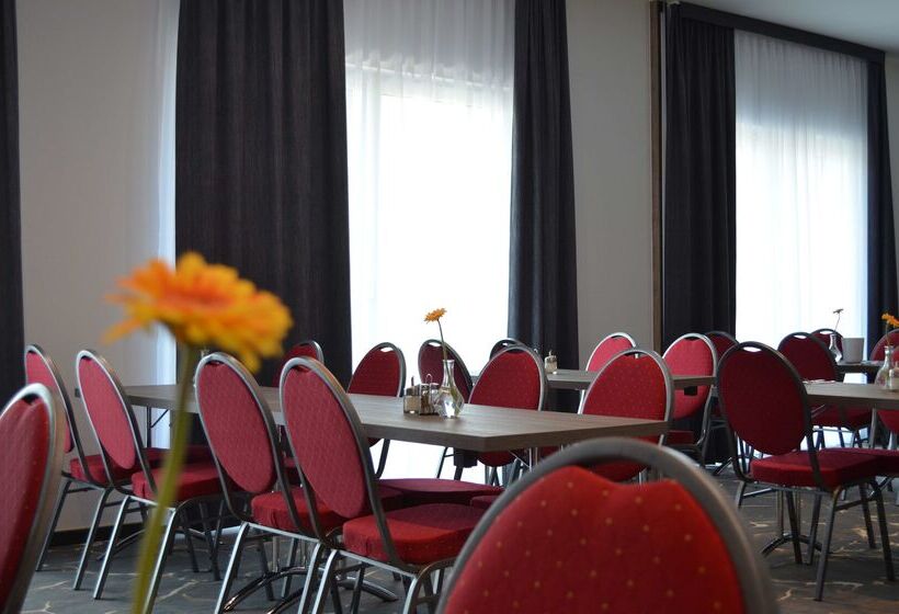 בית מלון כפרי Premier Inn Lindau