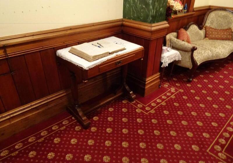 Hotel Braemar On Parliament St