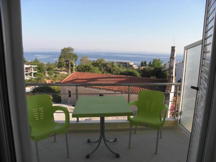 هتل Oasis Drymades