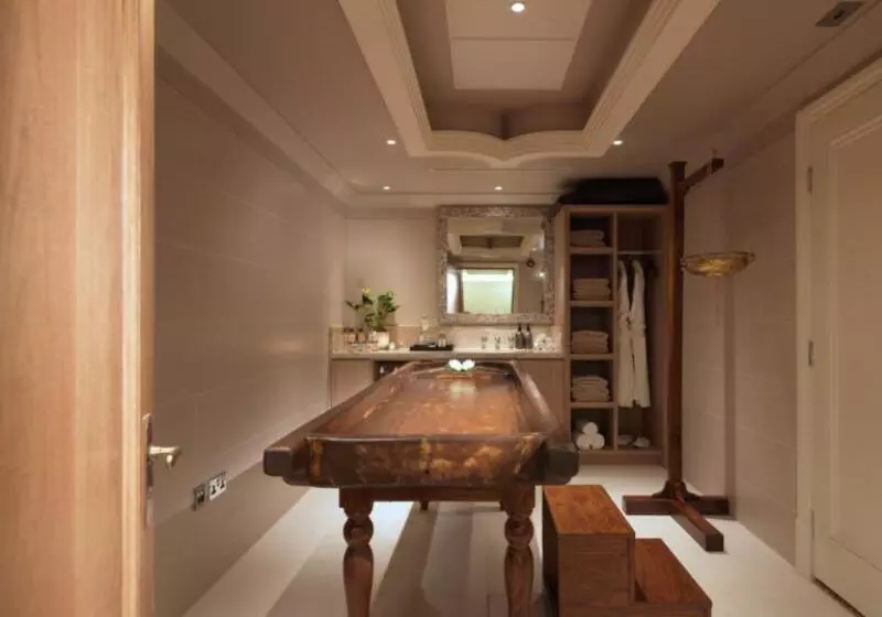 Hotelli The Lalit London
