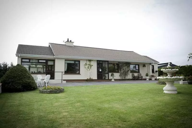 تختخواب و صبحانه Drumcorroy Farmhouse