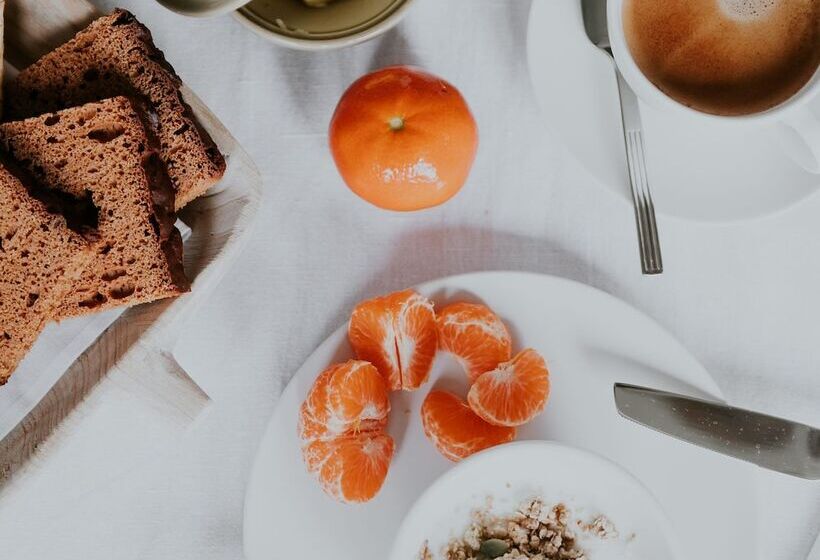 تختخواب و صبحانه Lenoir 96