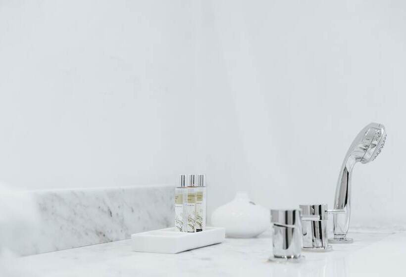 تختخواب و صبحانه Lenoir 96