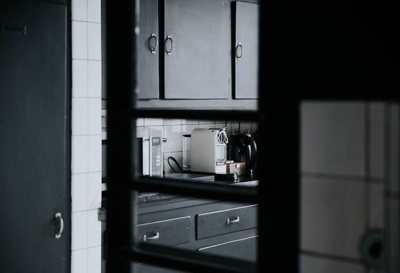 تختخواب و صبحانه Lenoir 96