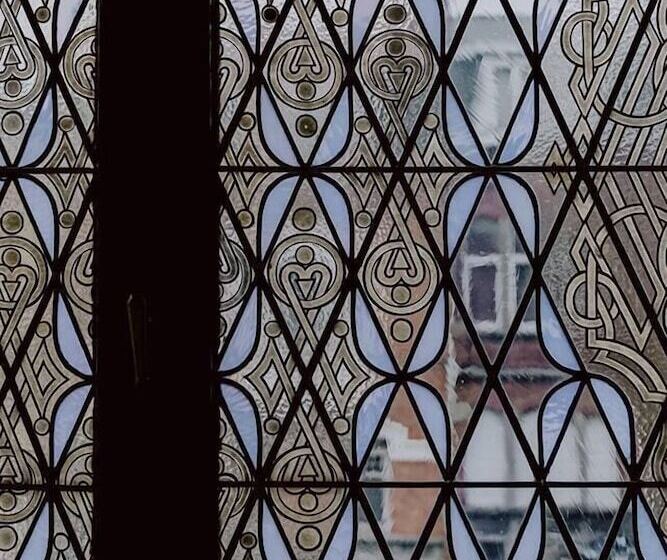 تختخواب و صبحانه Lenoir 96