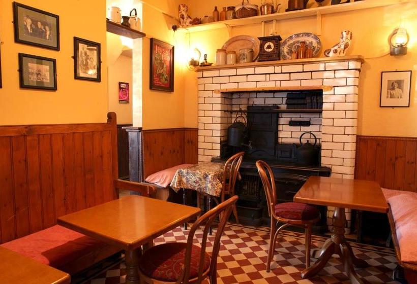 ベッドアンドブレックファースト Crotty's Pub & Accommodation