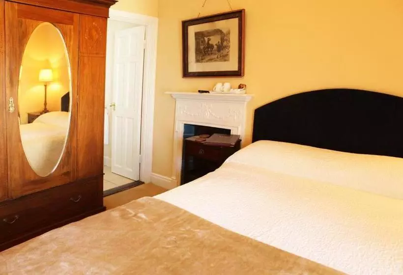 Bed and Breakfast Crotty's Pub & Accommodation