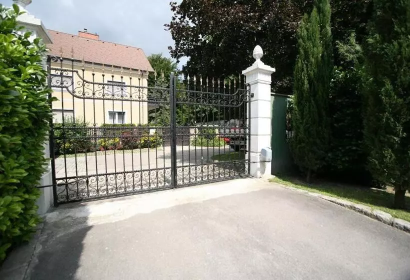 Aamiaismajoitus (B&B) Villa Angelina