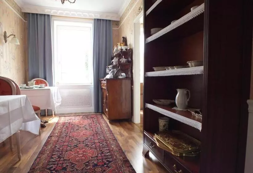 Aamiaismajoitus (B&B) Villa Angelina