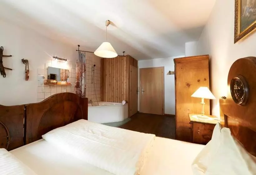 Hotelli Chen Döllacher Dorfwirtshaus