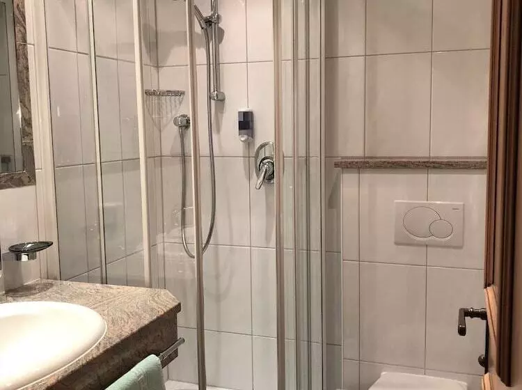 هتل Garni Central Zimmer Studios Apartments