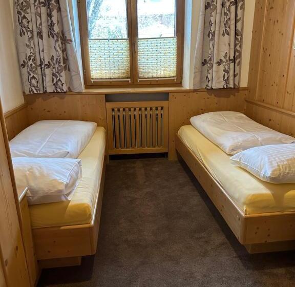 Отель Schwarzer Adler