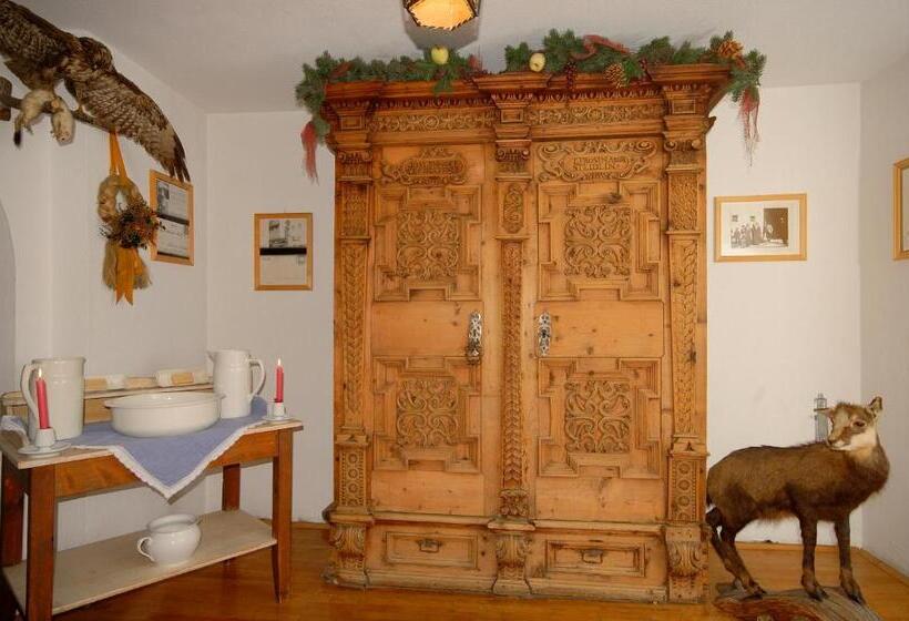 Отель Schwarzer Adler