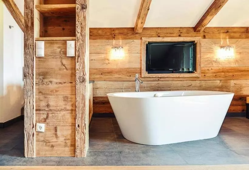 استراحتگاه Maierl Alm & Maierl Chalets