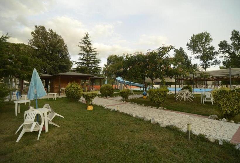 פונדק La Vignola Country