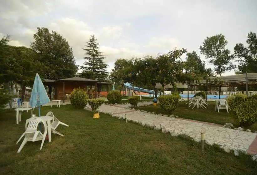 簡易ホテル La Vignola Country