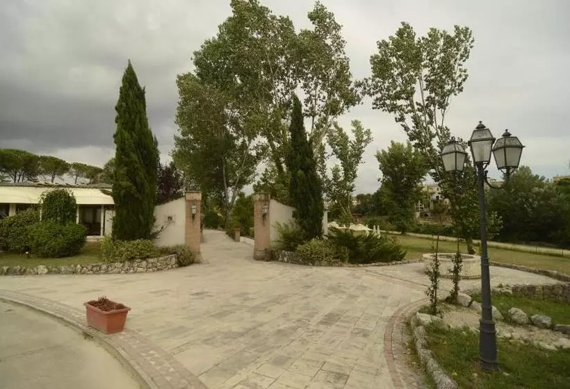 簡易ホテル La Vignola Country