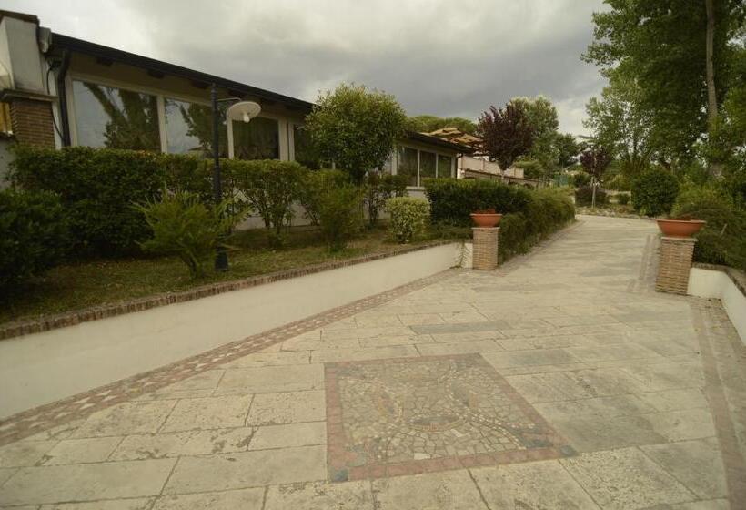 פונדק La Vignola Country