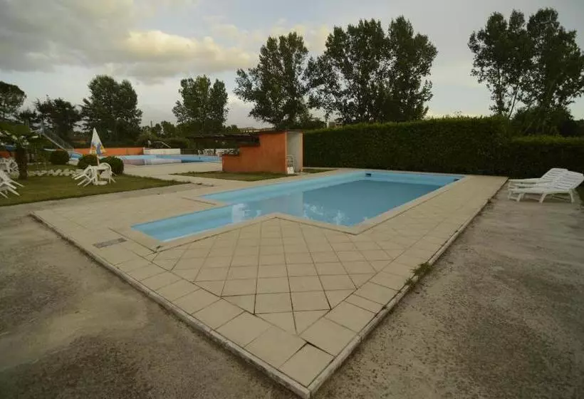 簡易ホテル La Vignola Country