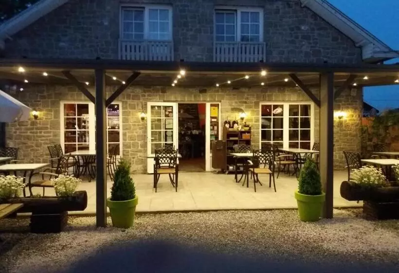 هتل Auberge Grill Le Freyr