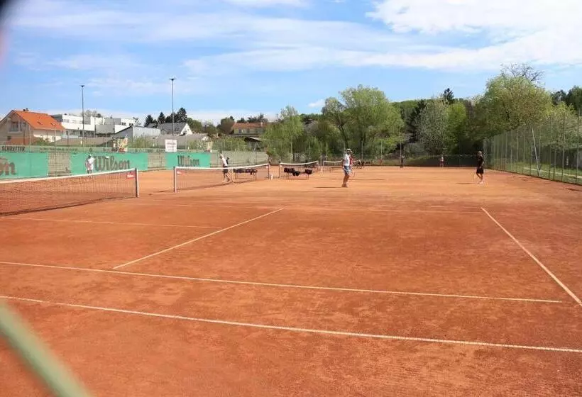 هتل Centercourt