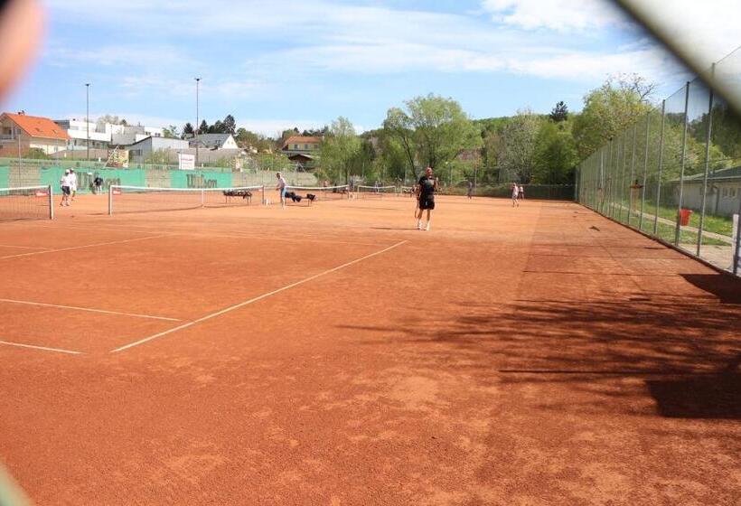 فندق Centercourt