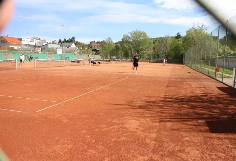 هتل Centercourt