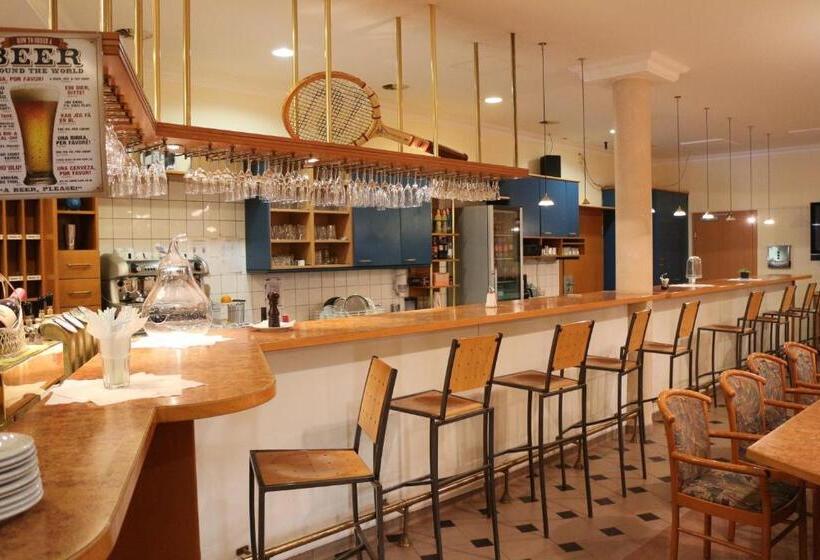 فندق Centercourt